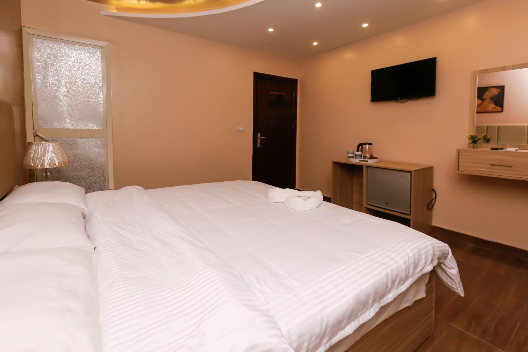 Makadi Pyramids View Hostel Kafrat al Jabal Luaran gambar
